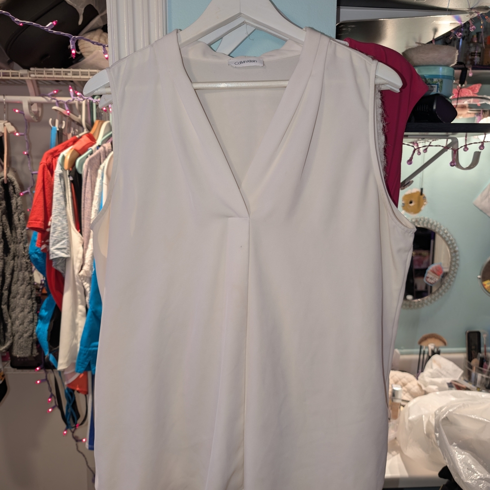Calvin Klein Elegant White Sleeveless Blouse. Size 14